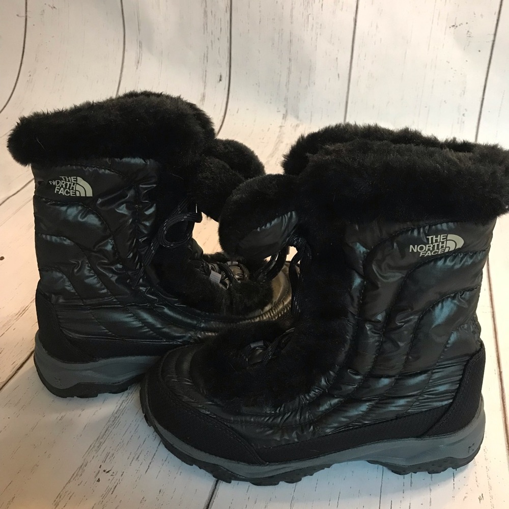 NWOT North Face water-resistant girls boots